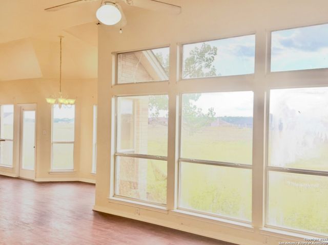 135 Muirfield, La Vernia, TX 78121