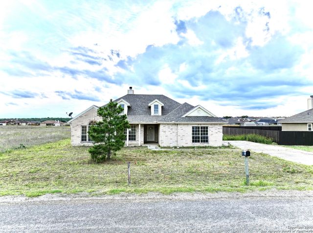 135 Muirfield, La Vernia, TX 78121