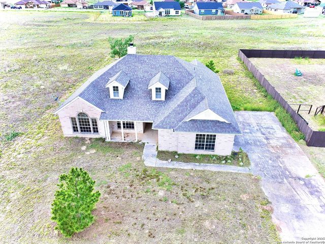 135 Muirfield, La Vernia, TX 78121
