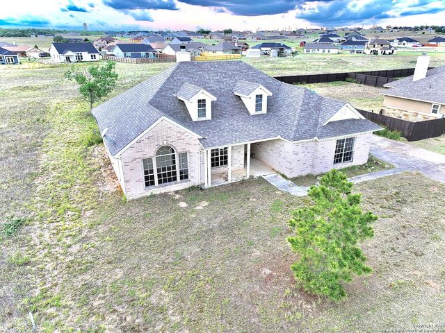 135 Muirfield, La Vernia, TX 78121