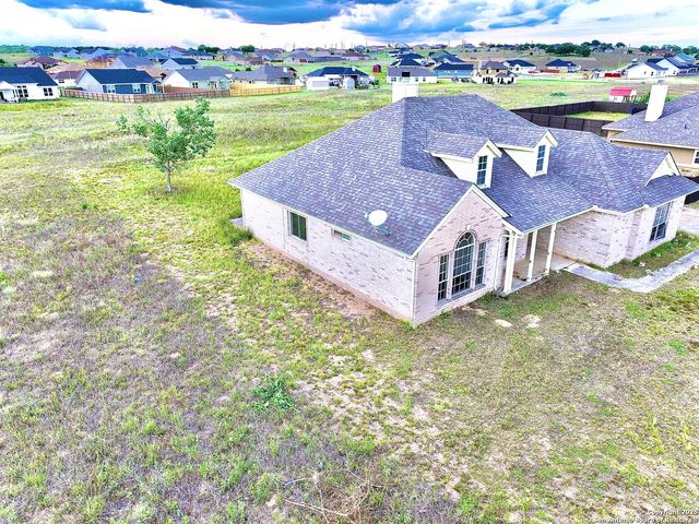 135 Muirfield, La Vernia, TX 78121