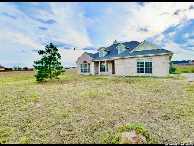 135 Muirfield, La Vernia, TX 78121