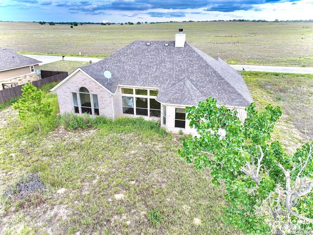 135 Muirfield, La Vernia, TX 78121