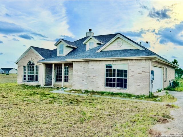 135 Muirfield, La Vernia, TX 78121