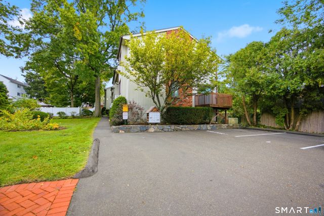 33 Colonial Road 4, Stamford, CT 06906