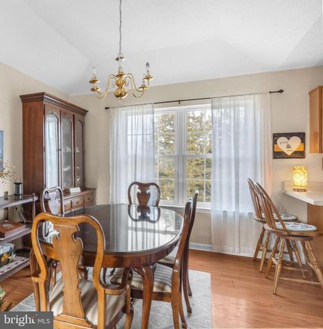 1076 STUART DR, Front Royal, VA 22630