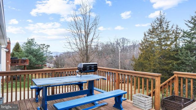 1076 STUART DR, Front Royal, VA 22630