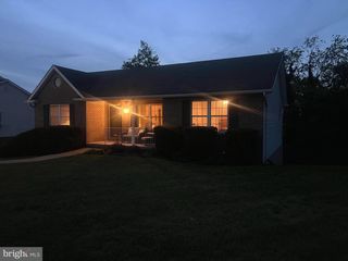 1076 STUART DR, Front Royal, VA 22630