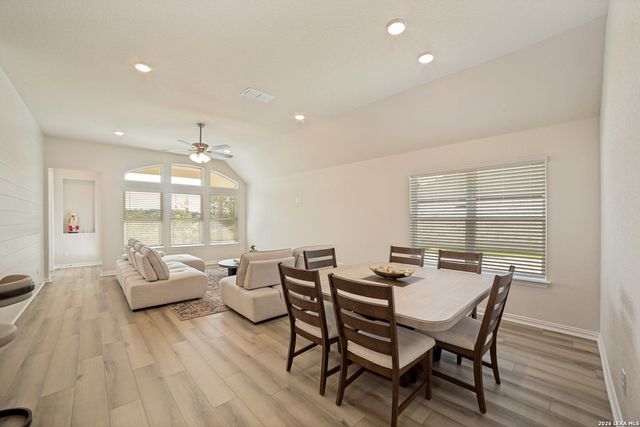 1906 La Grande Jatte, San Antonio, TX 78253