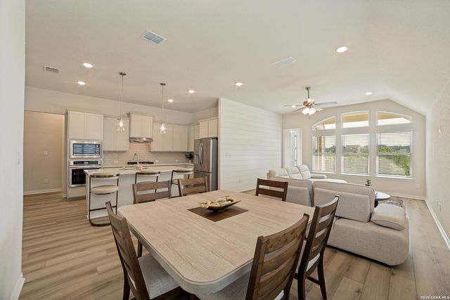 1906 La Grande Jatte, San Antonio, TX 78253
