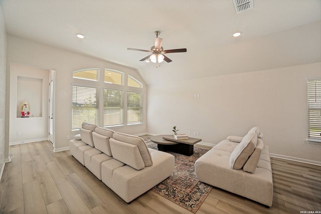 1906 La Grande Jatte, San Antonio, TX 78253