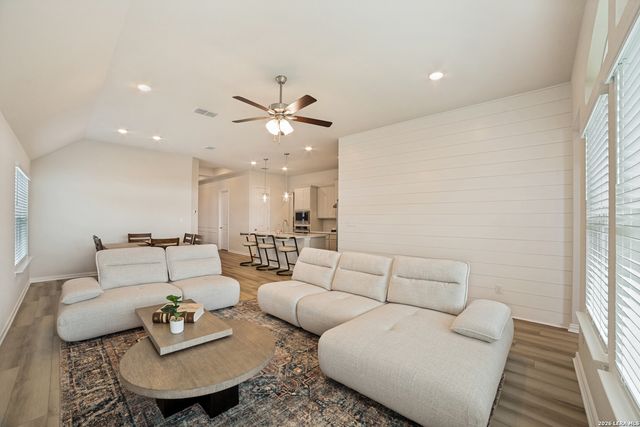 1906 La Grande Jatte, San Antonio, TX 78253
