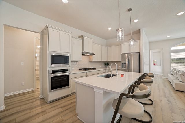 1906 La Grande Jatte, San Antonio, TX 78253
