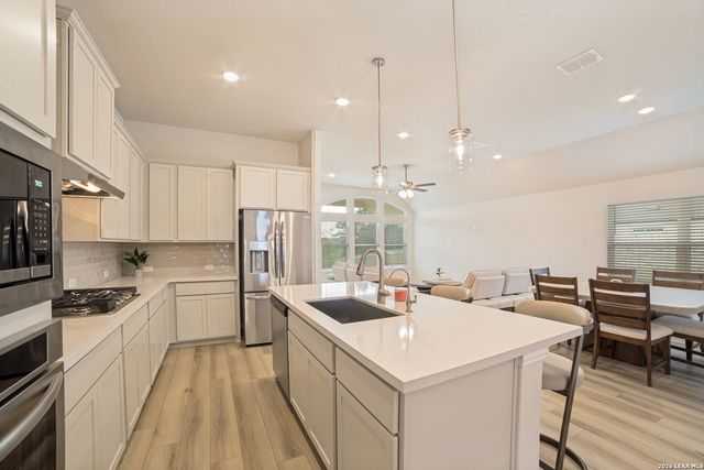 1906 La Grande Jatte, San Antonio, TX 78253