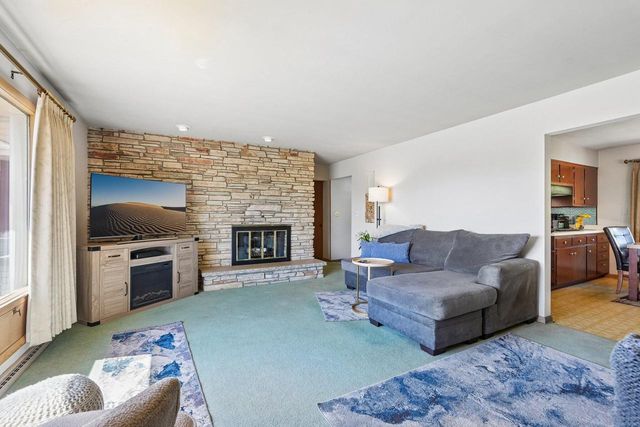 W130N6219 River DRIVE, Menomonee Falls, WI 53051