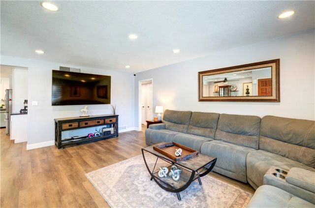 3556 E Donner, Fresno, CA 93726
