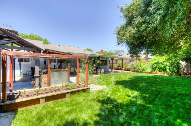 3556 E Donner, Fresno, CA 93726