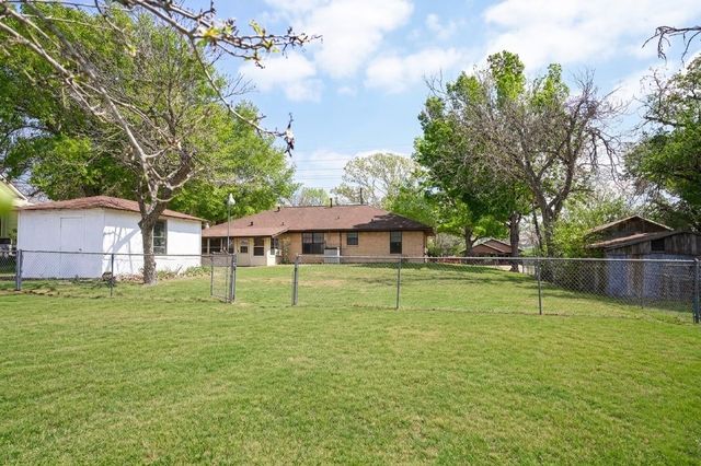 713 Burleson Street, Brenham, TX 77833