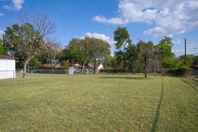 713 Burleson Street, Brenham, TX 77833