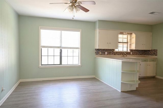 713 Burleson Street, Brenham, TX 77833