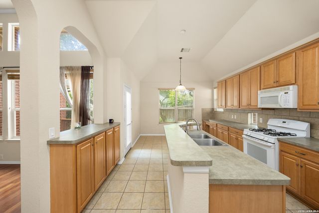 9830 Great Basin Dr, San Antonio, TX 78251