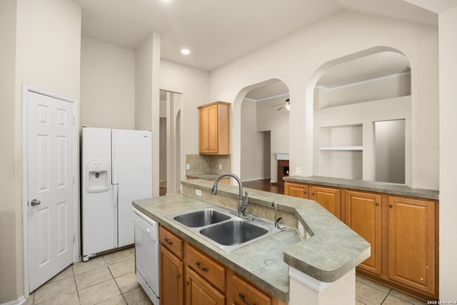 9830 Great Basin Dr, San Antonio, TX 78251