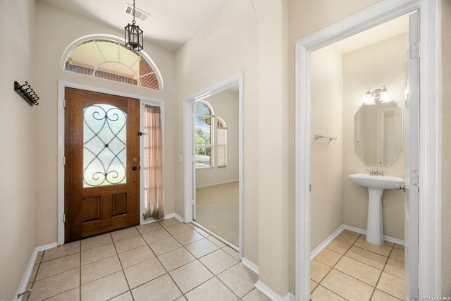 9830 Great Basin Dr, San Antonio, TX 78251