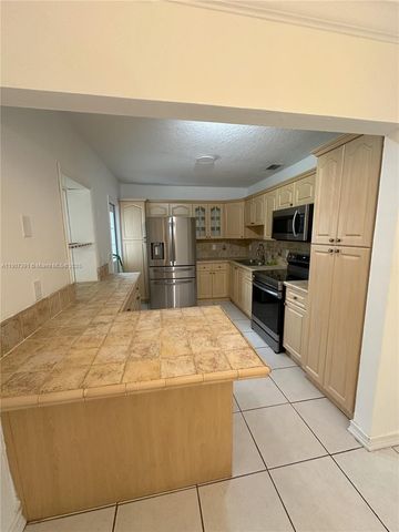 8331 SW 38th St, Miami, FL 33155