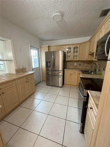 8331 SW 38th St, Miami, FL 33155