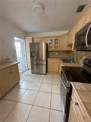 8331 SW 38th St, Miami, FL 33155