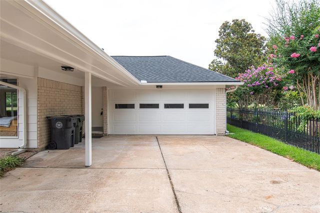 2806 Fairway Drive, Sugar Land, TX 77478