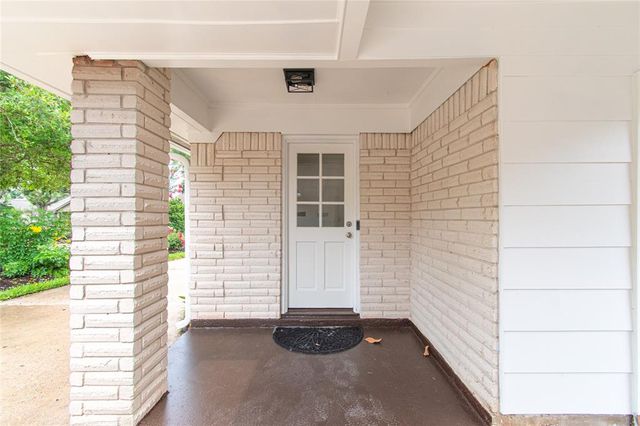 2806 Fairway Drive, Sugar Land, TX 77478