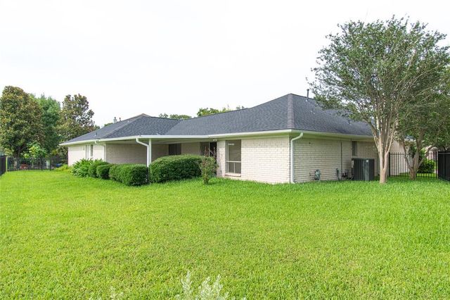 2806 Fairway Drive, Sugar Land, TX 77478