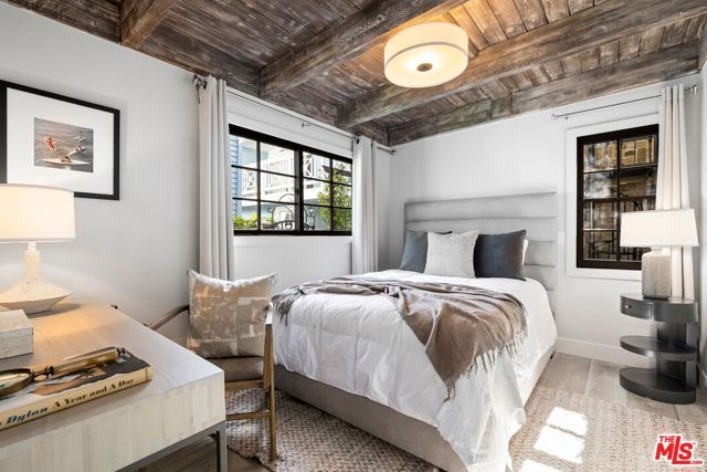 305 Grand Canal 1, Newport Beach, CA 92662