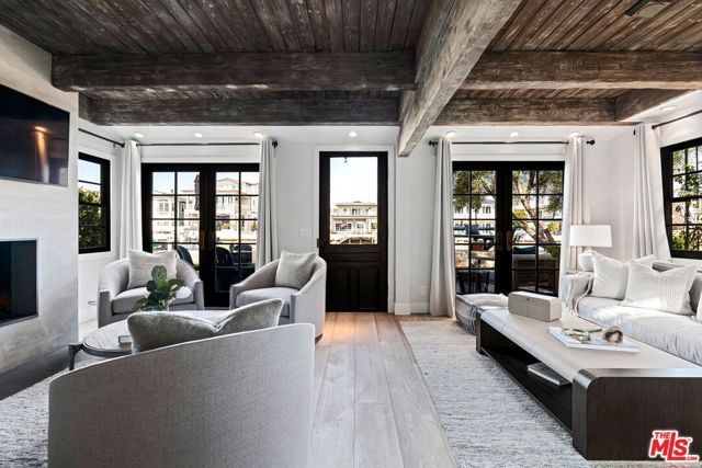 305 Grand Canal 1, Newport Beach, CA 92662