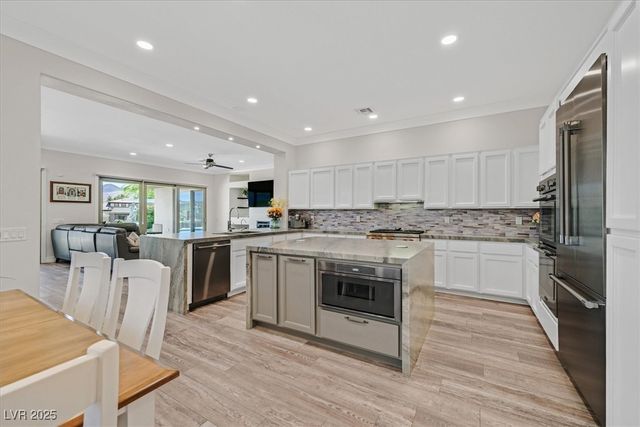 77 Fountainhead Circle, Henderson, NV 89052