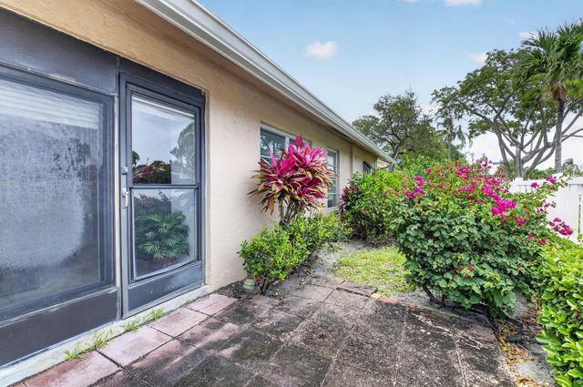 8130 Springtree Road A, Boca Raton, FL 33496