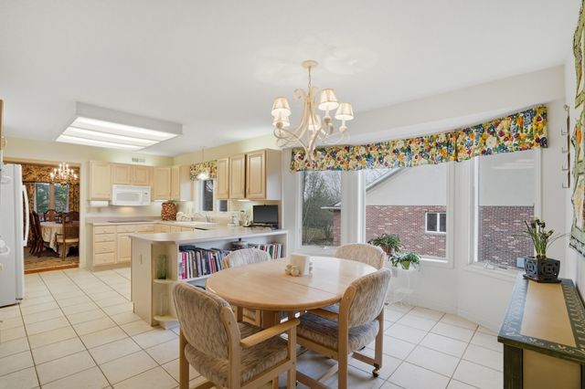 1202 VINTAGE DR, Columbia, MO 65203