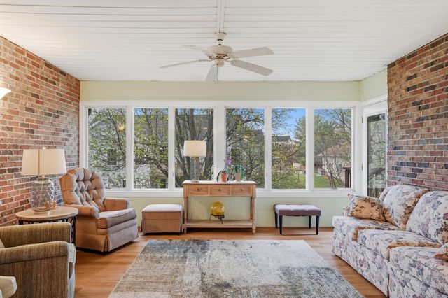 1202 VINTAGE DR, Columbia, MO 65203