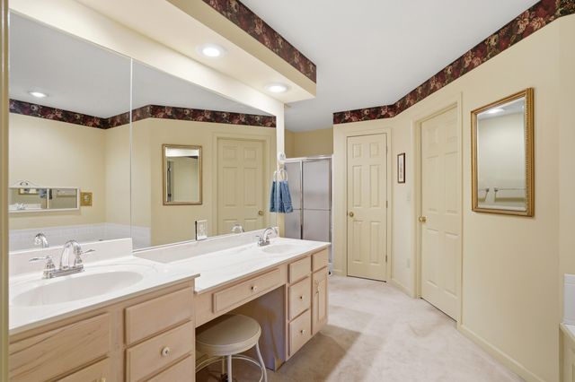 1202 VINTAGE DR, Columbia, MO 65203