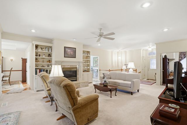 1202 VINTAGE DR, Columbia, MO 65203