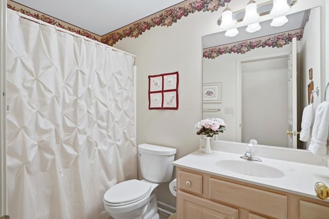 1202 VINTAGE DR, Columbia, MO 65203