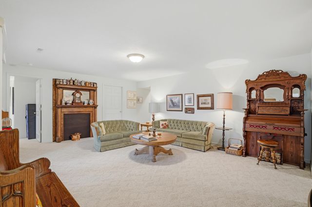 1202 VINTAGE DR, Columbia, MO 65203