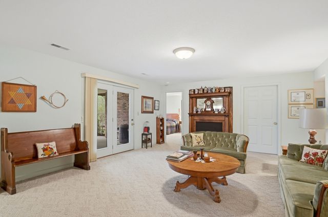 1202 VINTAGE DR, Columbia, MO 65203