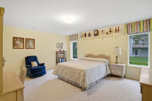 1202 VINTAGE DR, Columbia, MO 65203