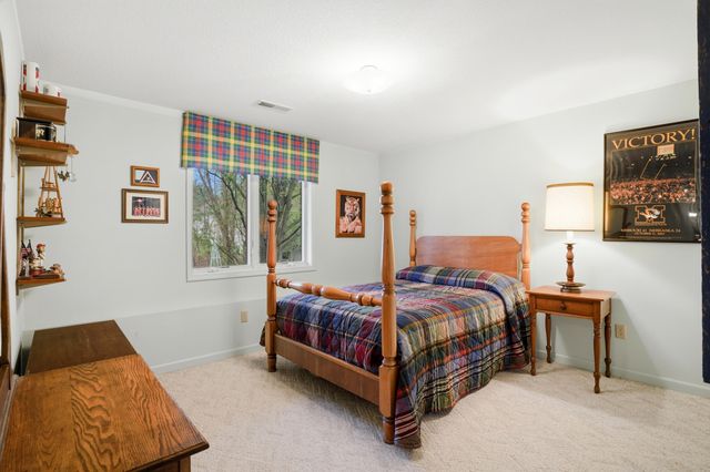 1202 VINTAGE DR, Columbia, MO 65203