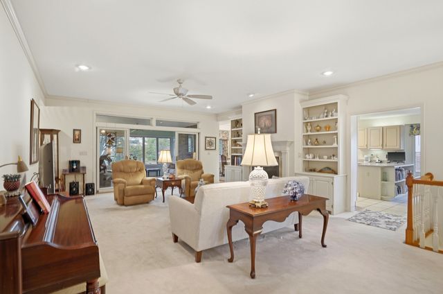 1202 VINTAGE DR, Columbia, MO 65203