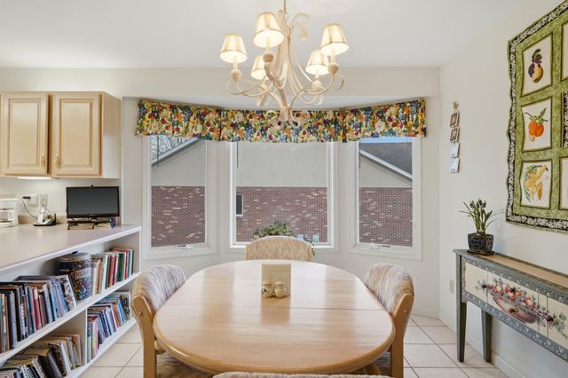 1202 VINTAGE DR, Columbia, MO 65203