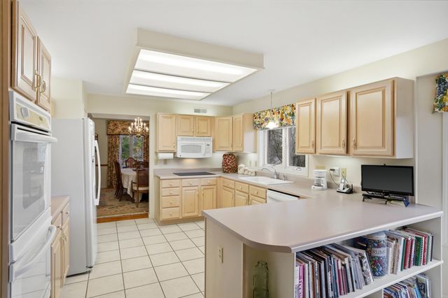 1202 VINTAGE DR, Columbia, MO 65203