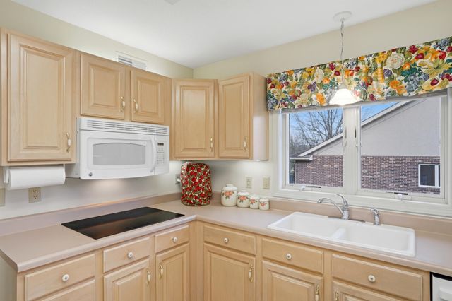 1202 VINTAGE DR, Columbia, MO 65203